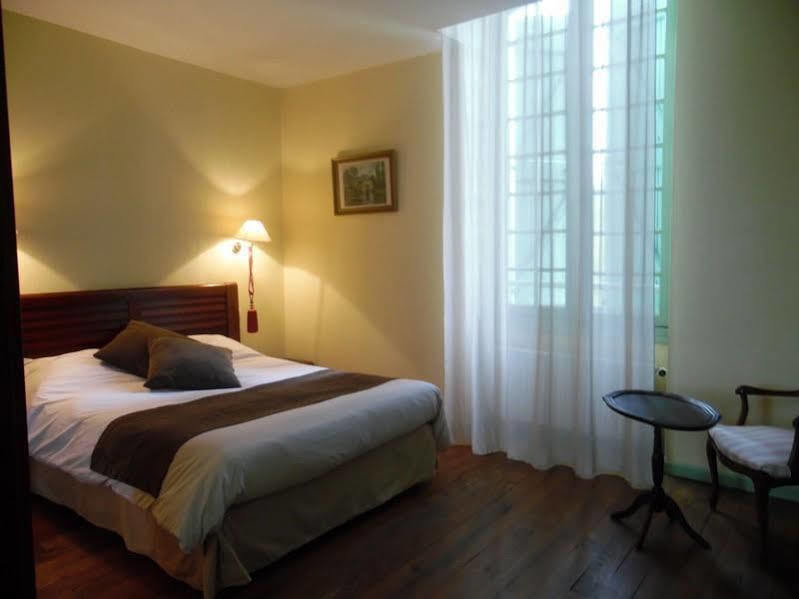Hotel Helios - Golf Salies-de-Béarn Eksteriør bilde