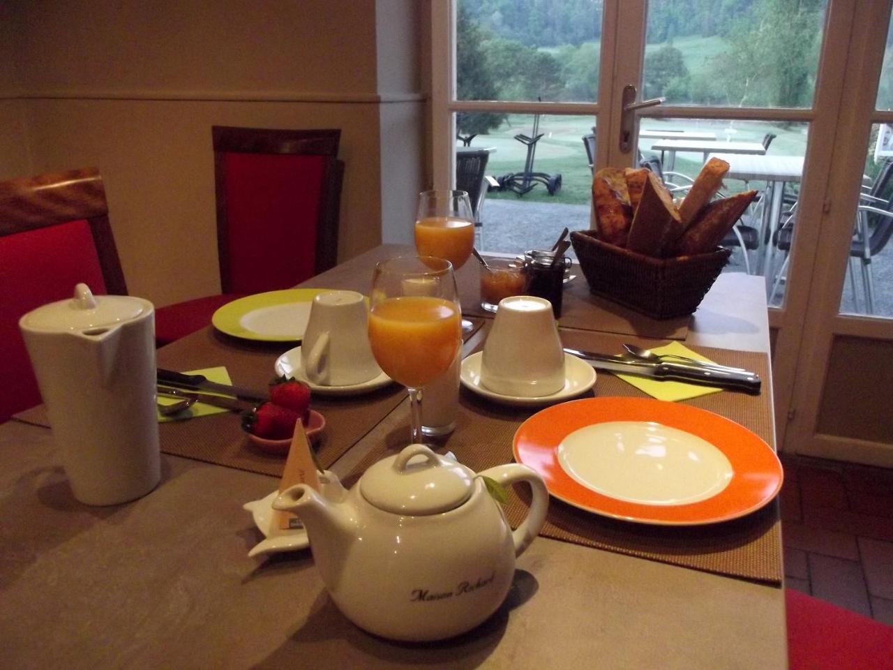 Hotel Helios - Golf Salies-de-Béarn Eksteriør bilde